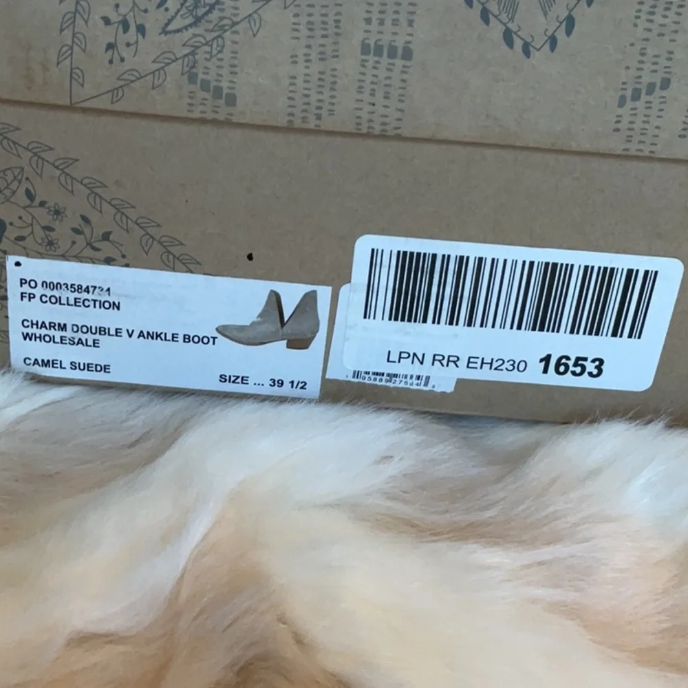 NIB - Free People Charm Double V Ankle Boot - Camel Suede